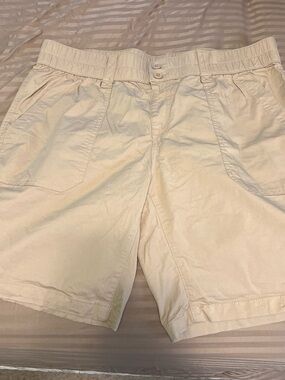 Men's Flat Front Casual Shorts in Cream
